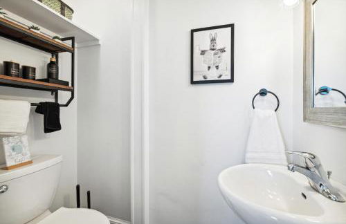 Logan's House Stylish Family Home near Downtown with EV - Foto 15