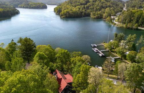 Stunning 4BR Retreat, Deck, Ping Pong, Near Marina - Foto 54