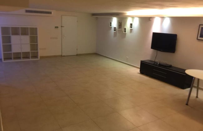 Villa with Garden near Beach - Photo 3