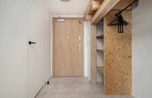 Elegant Studio with Air Conditioning Near the Airport in Wroclaw by Noclegi Renters - Foto 24