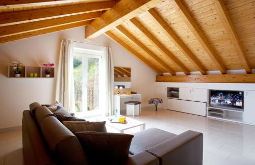 Sala Comacina Residence Apartment 5 - Sleeps up to 10 by Italian Apartments - Foto 17