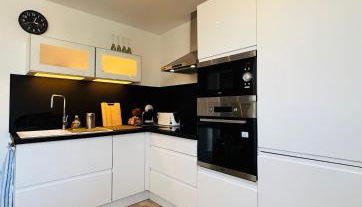 Cosy T2 climatisé sur le port à 5min de la mer parking privé linge de bain et de lit fournis - Foto 2, stove