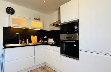 Cosy T2 climatisé sur le port à 5min de la mer parking privé linge de bain et de lit fournis - Foto 2