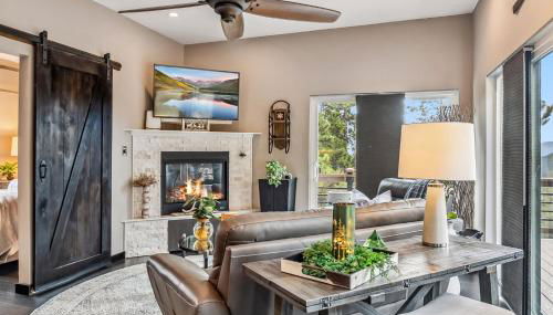 Treehouse 1BR with Hot Tub home - Foto 2