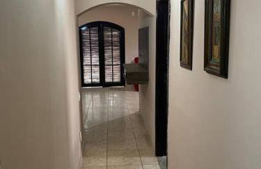 Ampla casa em condomínio a 300mt da praia - Foto 9