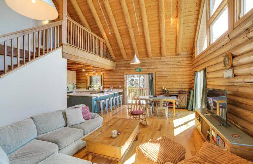 Walk to Pine Mountain Lake: Spacious Family Cabin - Photo 7