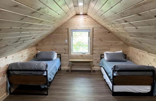 Rustic, Pet Friendly Cabin on the Hudson River, Perfect for a Glamping Weekend in the Adirondacks - Foto 24