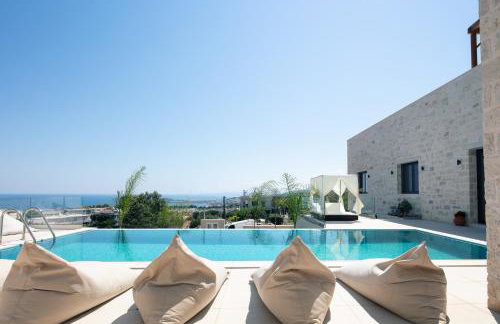 Sorin Villa, boasting Pool & Heated Whirlpool, By ThinkVilla - Foto 2