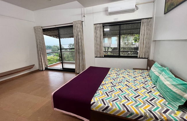 Stunning Views Rooftop Pool Lakefront Home - Photo 5