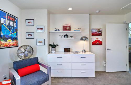 Sophia Oasis Luxe 2BR Condo with Mountain Views - Photo 32