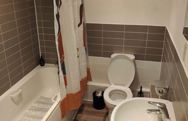 Stunning 2-bed Apartment in London Dagenham - Photo 7