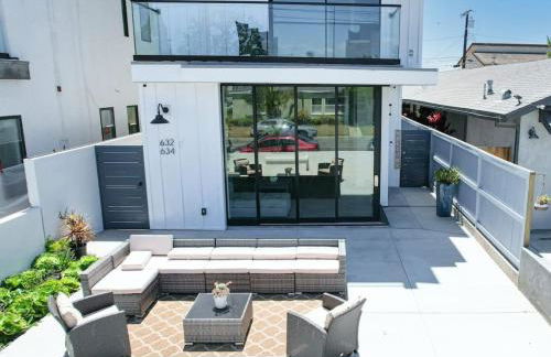 Modern Paradise - walk to beach- sleeps 10 - Foto 1
