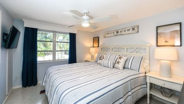 3706 Gulf Dr 2 Bedroom Home by RedAwning - Foto 3, Habitación