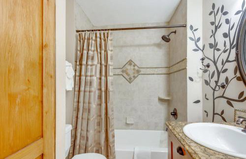 The Inn at Silver Creek Resort Retreat with Balcony! - Foto 13