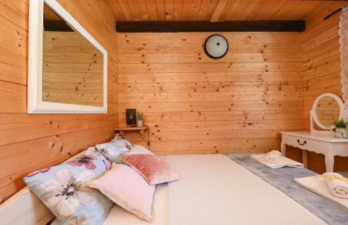 Gorgeous Home In Lovinac With Sauna - Foto 44