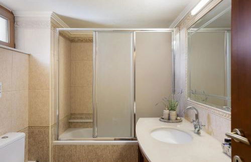 Villa Aris: A Serene Experience, 3BRs, Pool & Bbq - Photo 28