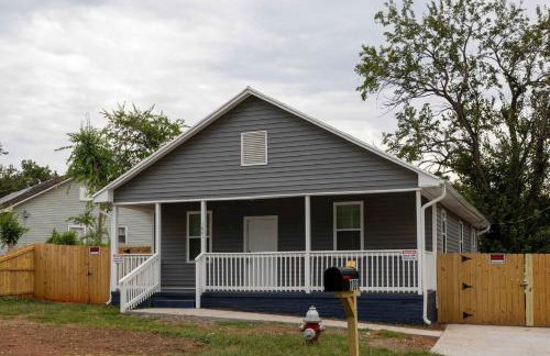 3 Min to Downtown - 10 Min to Elon - Smart TVs - Foto 45