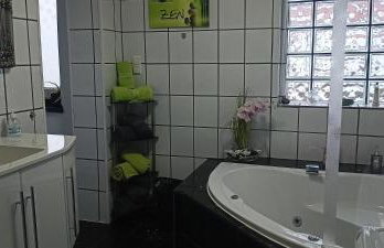 FeWo Blaue Oase, Netflix, Massagesessel, Whirlpool Badewanne - Foto 25