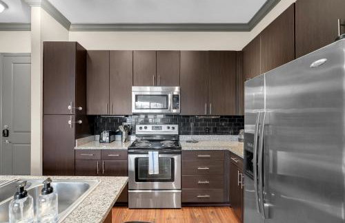 Chic 2BR- Pool,Gym,Pkng,Near BOK Ctr&Arts Dstrct - Photo 3