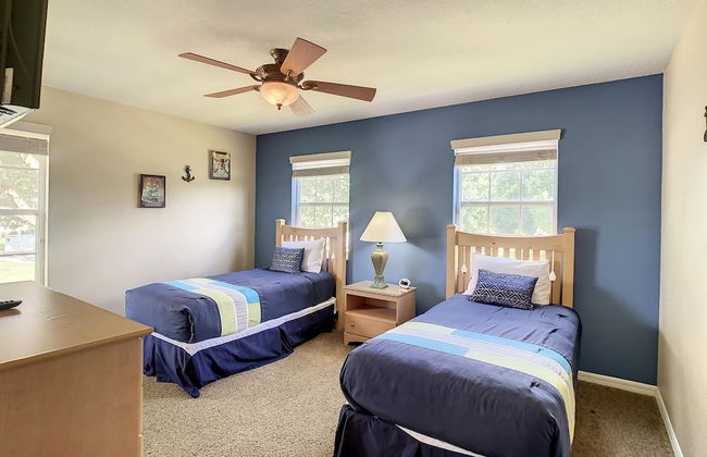 Fantastic 7 Bed 6 Bath in Prestigious Gated Comm - Foto 33