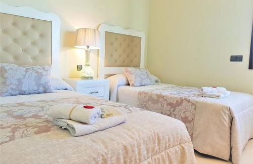 LUXURY APARTMENT FRONTAL TO THE SEA IN ESTEPONA DONCELLA BEACH - Photo 24