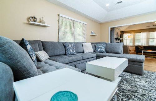 Ultimate Getaway with Pool and Games - Foto 42