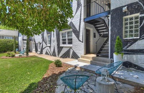 Spacious Conveniently Located 1BR in Myers Park - Photo 23