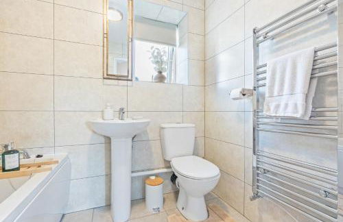 Stylish Home Hot Tub EV Parking - Foto 25