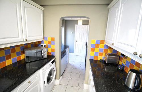 Large Bungalow - Sleeps 8 - 3 Large Beds - 2 Bathrooms - Off Street Parking - Pets Welcome - Very Large Enclosed Gardens - Fast Wifi - Foto 21