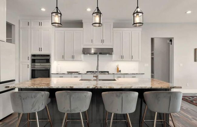 New Luxury Texas Farmhouse - Photo 3