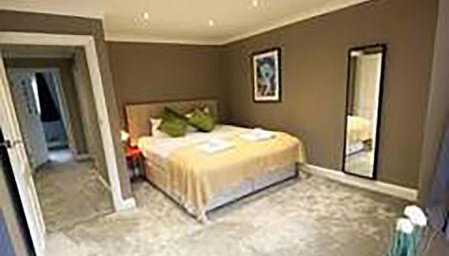 5 bedroom 3 bathroom house - Lyne Chertsey - Foto 5, wardrobe