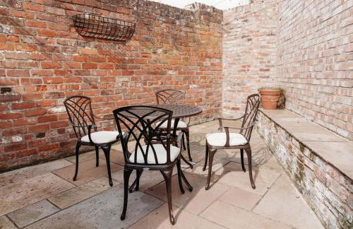 Beverley Town Centre luxury cottage - Photo 11