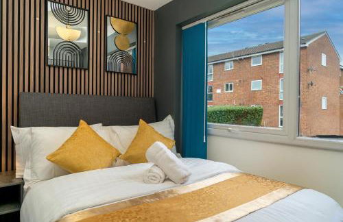 Free Parking New Modern Gem in Harrow - Photo 8