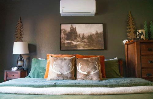 Sierra Cabin w NEW Hot Tub Walk to Town - Photo 19