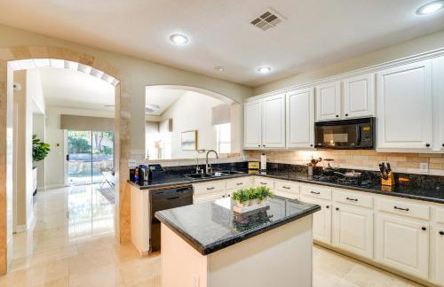 Upscale Henderson Hideaway with Private Patio! - Foto 8