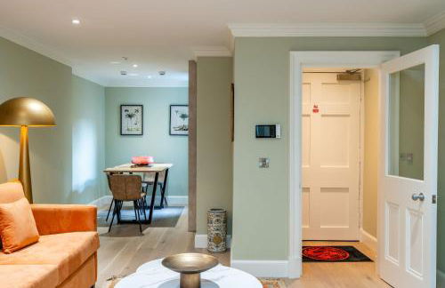 Dragon Suites Luxury Apartments at Rutland Square - Photo 5