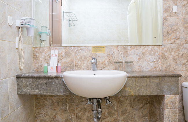 2BR Apartment with Private Bathtub at Galeri Ciumbuleuit 1 - Foto 31