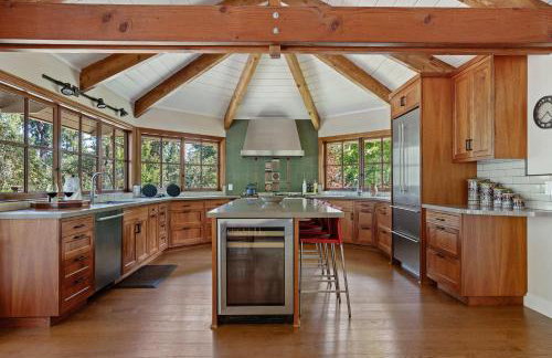 10 Acre Estate with Views Teahouse and Pickleball Court - Foto 18