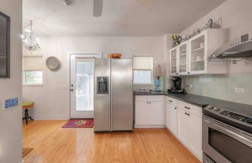 Nawlins vibe with rooftop verandah near Riverwalk and downtown - Foto 31