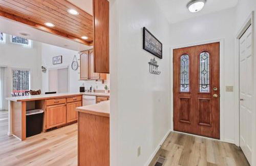 Cascade Cabin Mountain Getaway with Private Beach - Foto 47