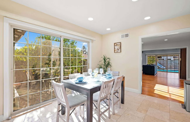 Luxury Estate With Sparkling Pool & Elegant Amenities - Foto 67