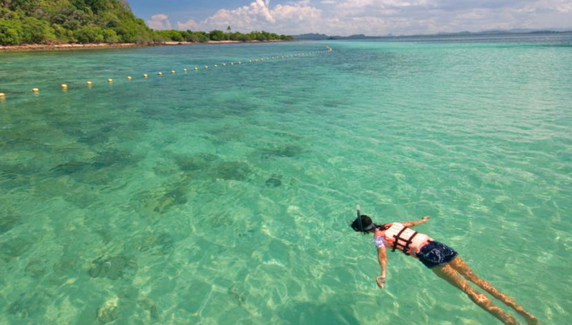 Island Hopping Cruise - Photo 2, Snorkelling off the coast of Koh Talu
