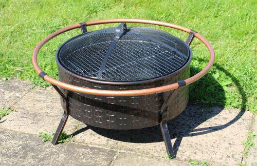 The Lodge - 2 acres of garden with hot tub and fire pit and BBQ - Foto 9