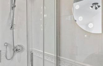 Luxurious 3 bed 1 Bath Stay Ideal for Families and Contractors - Photo 36