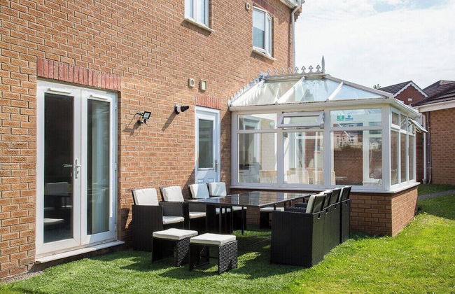 5 Bed Detached House - Sleeps 14 - Photo 45