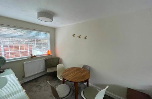 3BR, Sleeps 5, Free Parking, Fast WiFi, Near M62 & Leeds - Foto 21