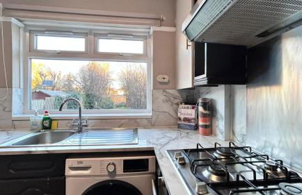 Fully Furnished New Malden 3BDR Home with Parking Washer Dryer and Garden near Kingston - Foto 18