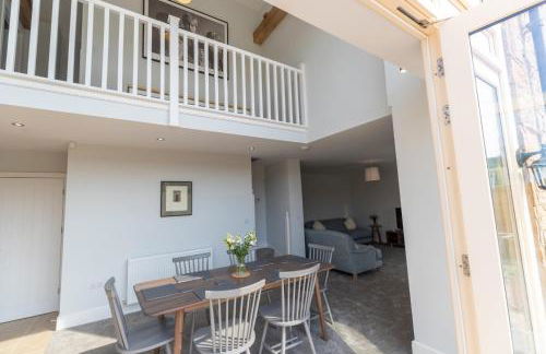 La Roche-Barn with hot tub on the Welbeck estate - Photo 15