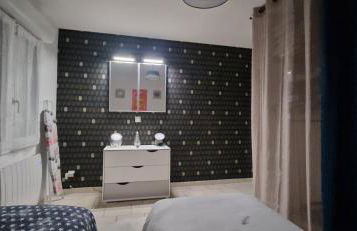 Appartement cosy spacieux parking gratuit en face - Foto 29