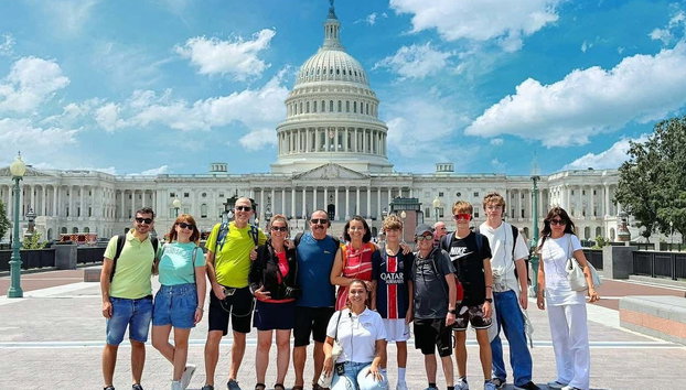 Tour por Capitol Hill, Corte Suprema y Biblioteca del Congreso - Foto 2, Posando frente al Capitolio de Estados Unidos